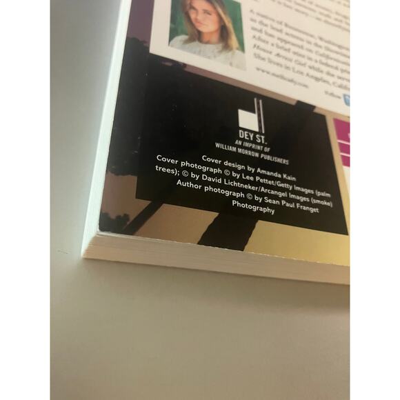 Smoke: How a Small-Town Girl Accidentally Wound Up Smuggling Meili Cady Paperbac - Picture 4 of 7